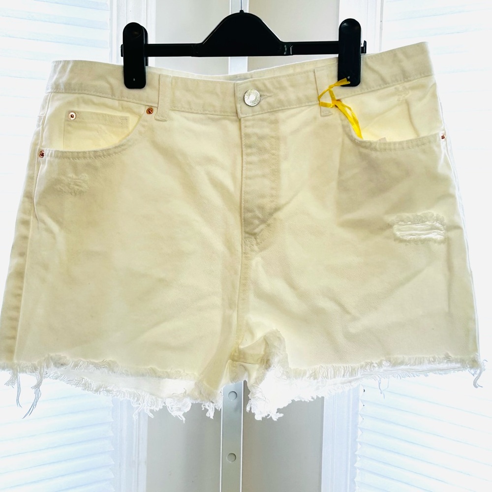 Sz 12 Primark Cream Distressed Denim Shorts - NWOT